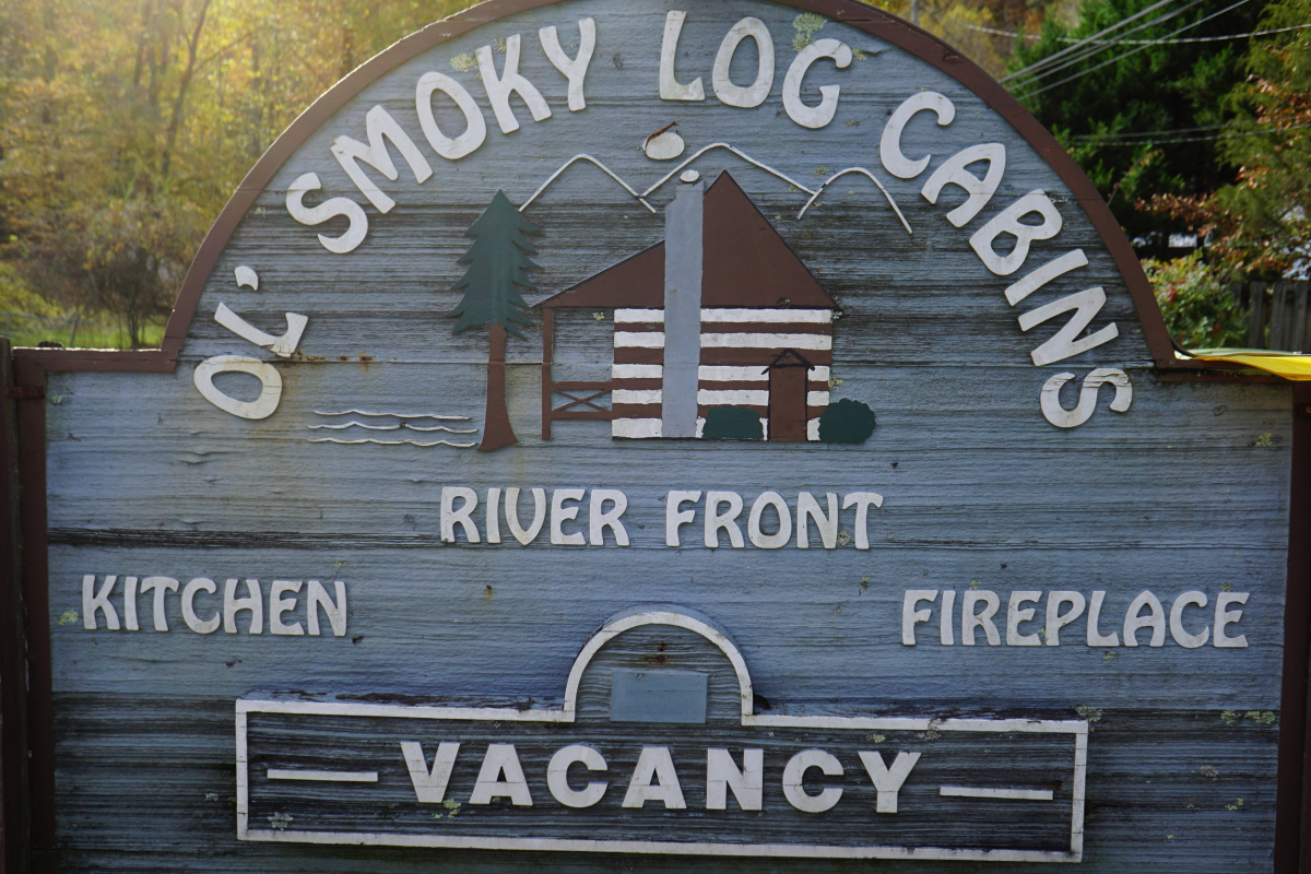 Ol'Smoky Log Cabin on the River Unit 6